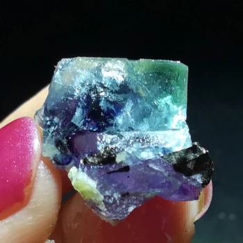 7.8 gNatural redek mineral, vzorec zeleno, vijolično srce fluorite in kristalno zdravljenje QUARTZ GEM