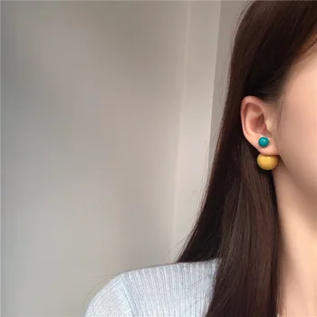Korejski veliko občutka nazaj obrabe barvni kontrast žogo stud dekle 2020 nov modni uhani A146